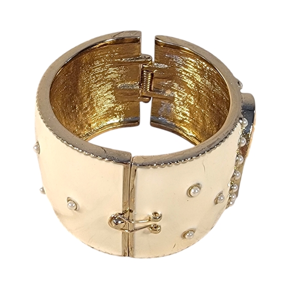 Amedeo NYC 14K GP Oval Cornelian Cameo Hinged Cuff Bangle Bracelet White & Gold - Picture 5 of 6